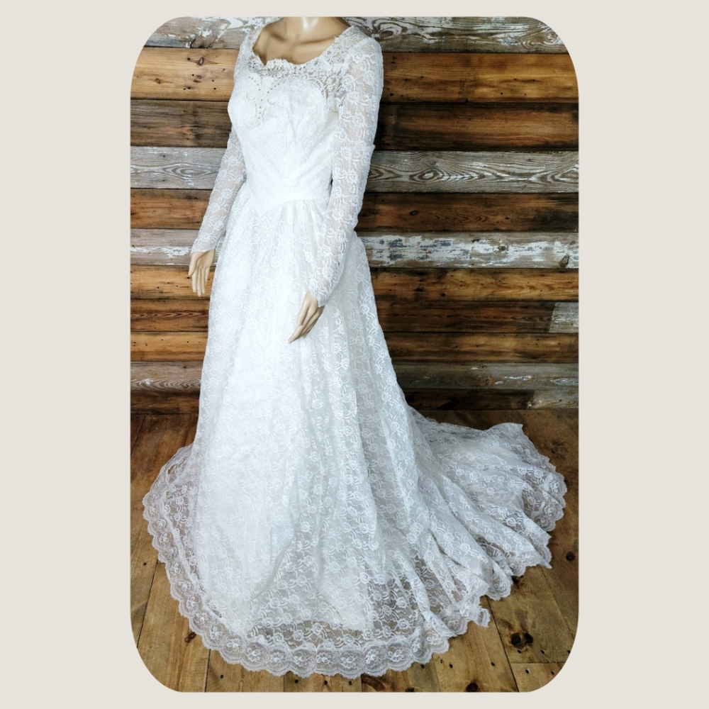 🕊️ Vintage Mid Century Floral Lace Wedding Gown size 2